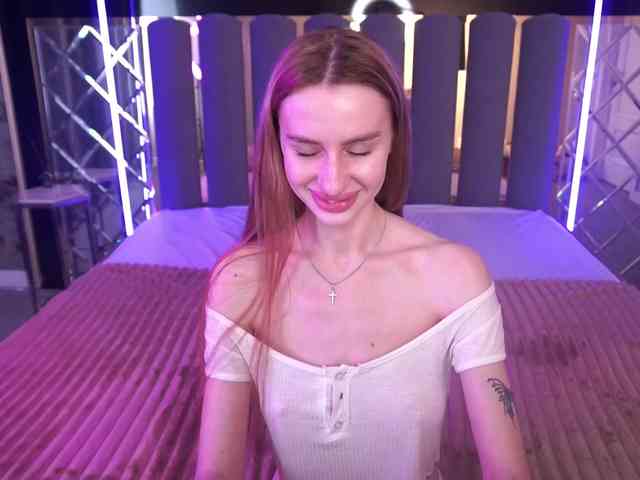SnowWhiteee webcam