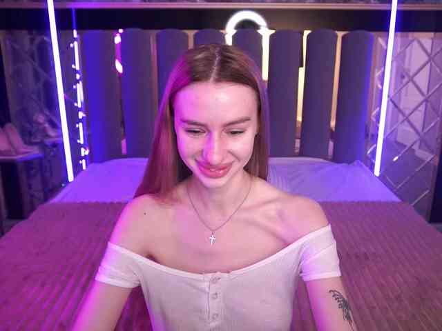 SnowWhiteee webcam