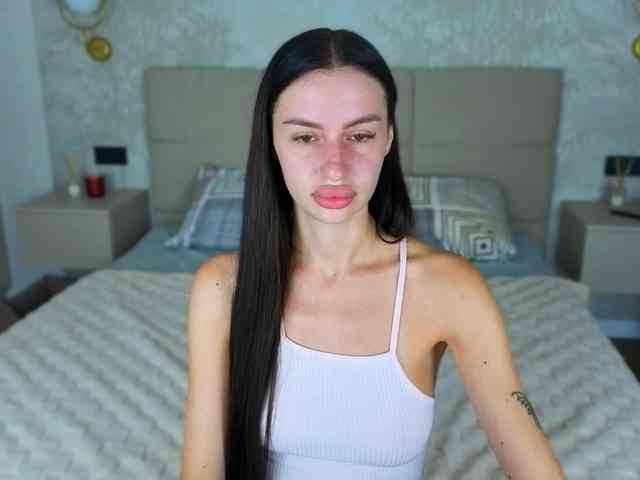 SnowWhiteee webcam