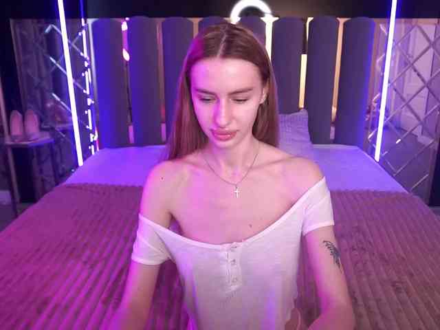 SnowWhiteee webcam