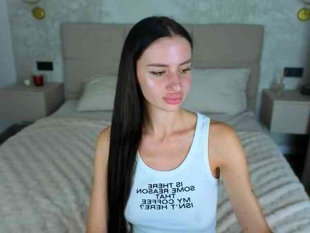 SnowWhiteee webcam