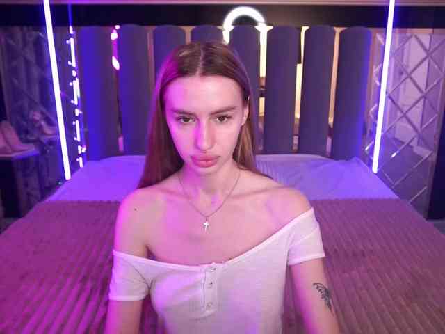 SnowWhiteee webcam