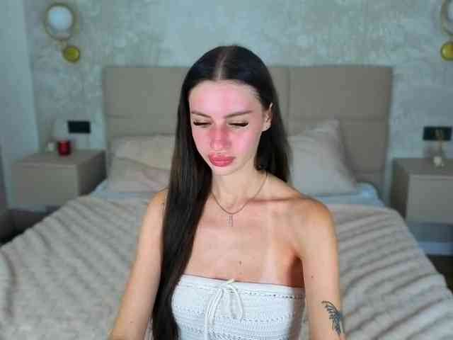 SnowWhiteee webcam