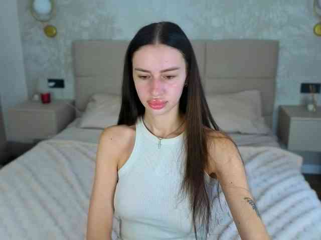 SnowWhiteee webcam