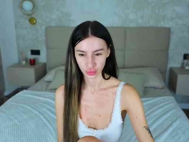SnowWhiteee webcam