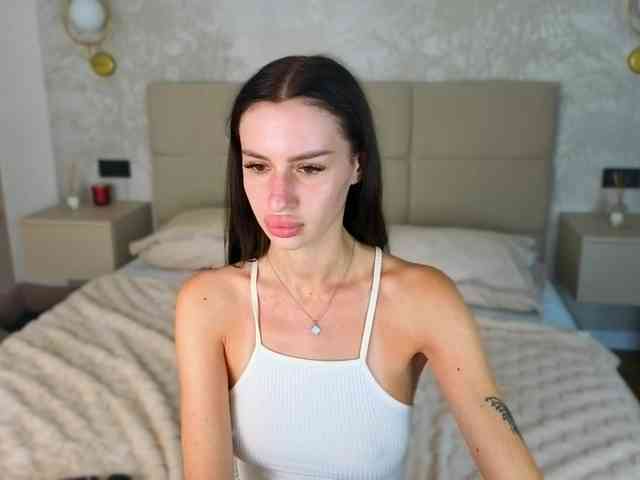 SnowWhiteee webcam