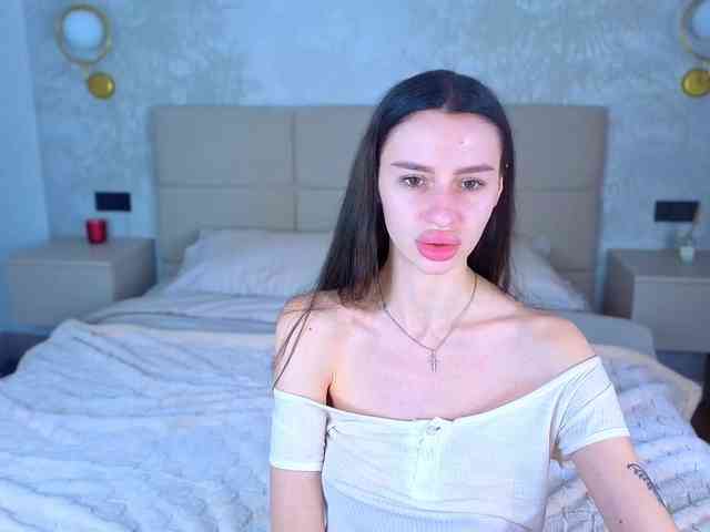 SnowWhiteee webcam