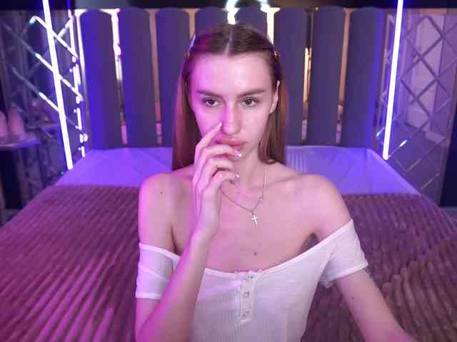 SnowWhiteee webcam