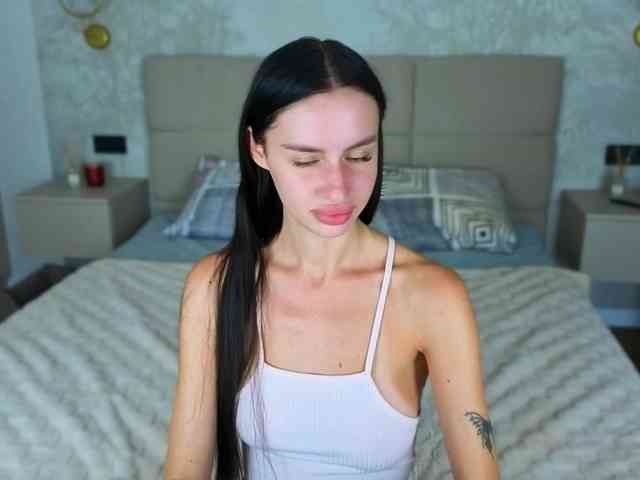 SnowWhiteee webcam