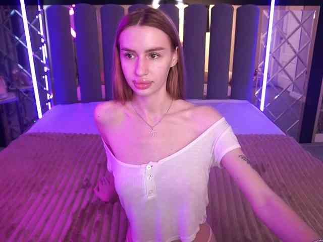 SnowWhiteee webcam
