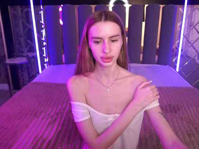 SnowWhiteee webcam