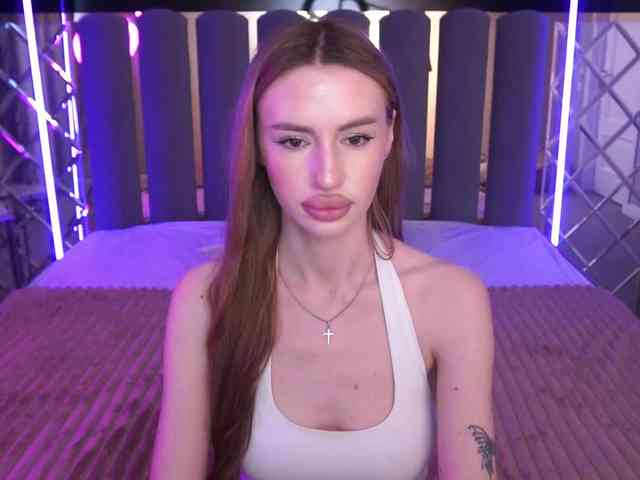 SnowWhiteee webcam