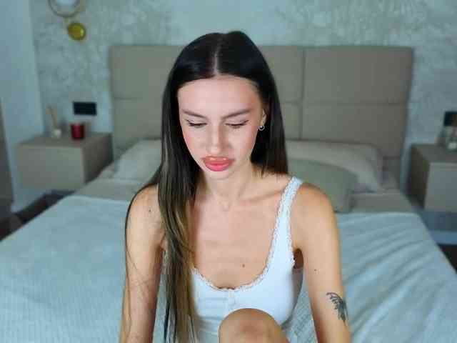 SnowWhiteee webcam