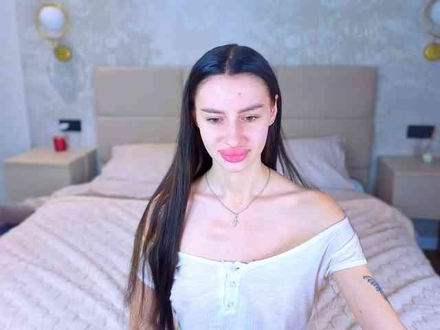 SnowWhiteee webcam