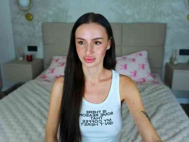 SnowWhiteee webcam