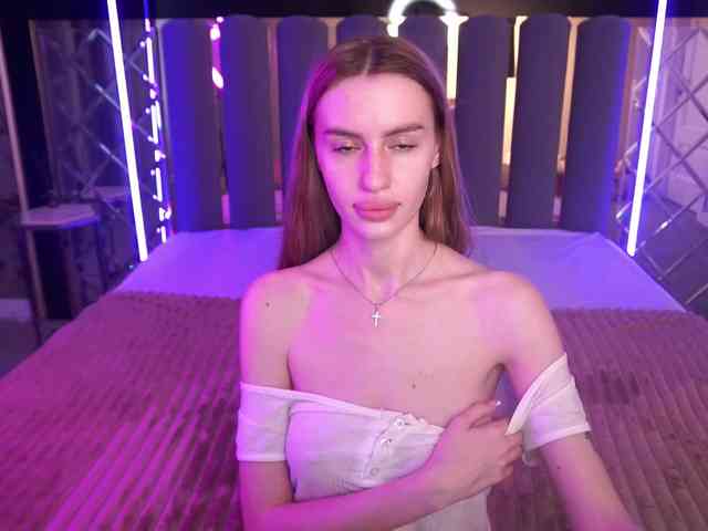 SnowWhiteee webcam
