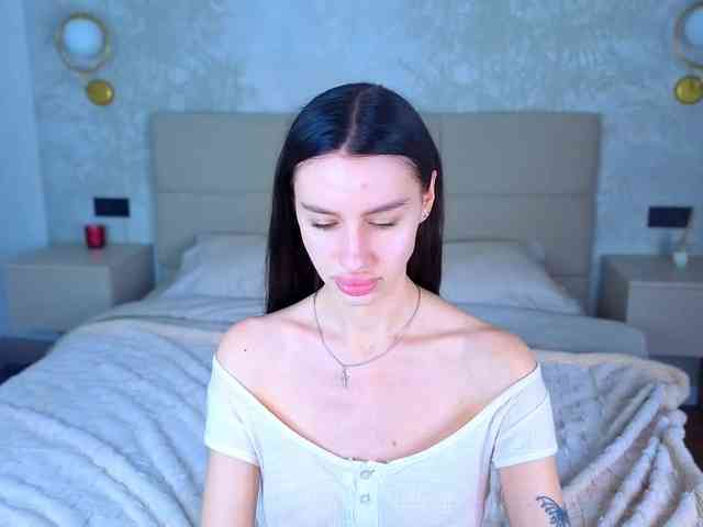 SnowWhiteee webcam
