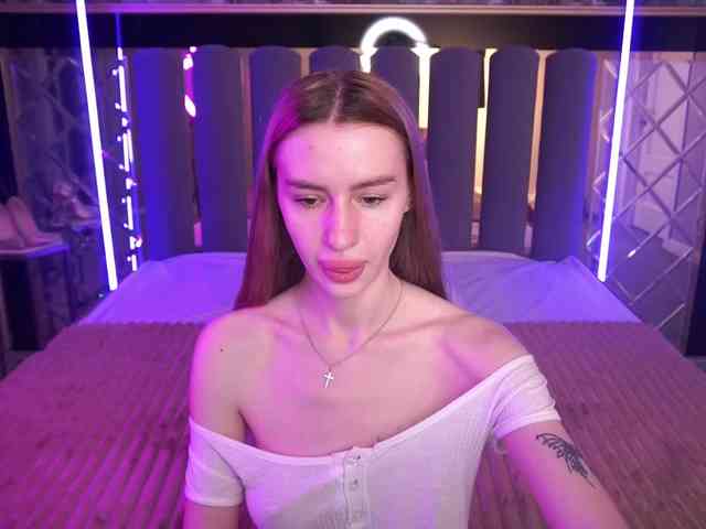 SnowWhiteee webcam