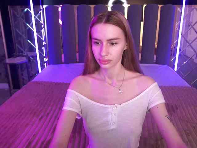SnowWhiteee webcam