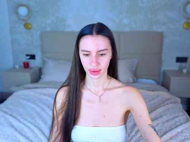 SnowWhiteee webcam