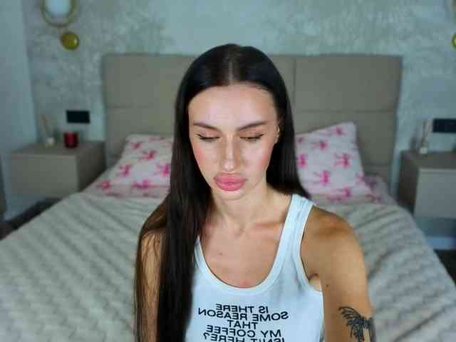 SnowWhiteee webcam