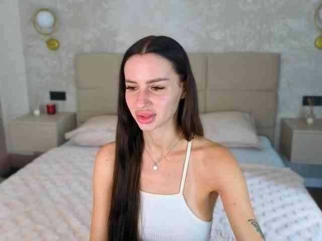 SnowWhiteee webcam