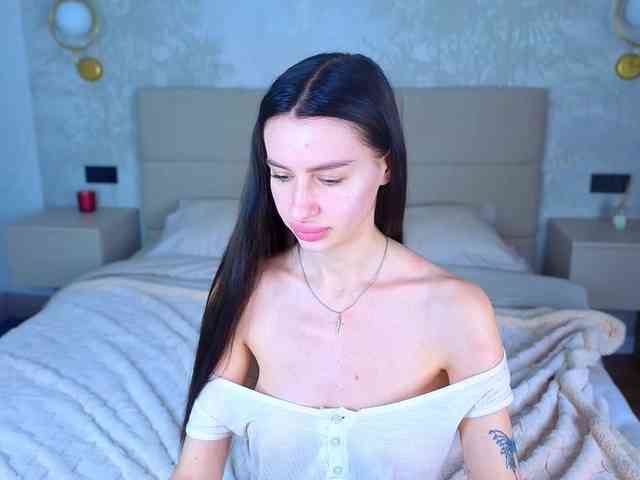 SnowWhiteee webcam