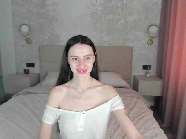 SnowWhiteee webcam