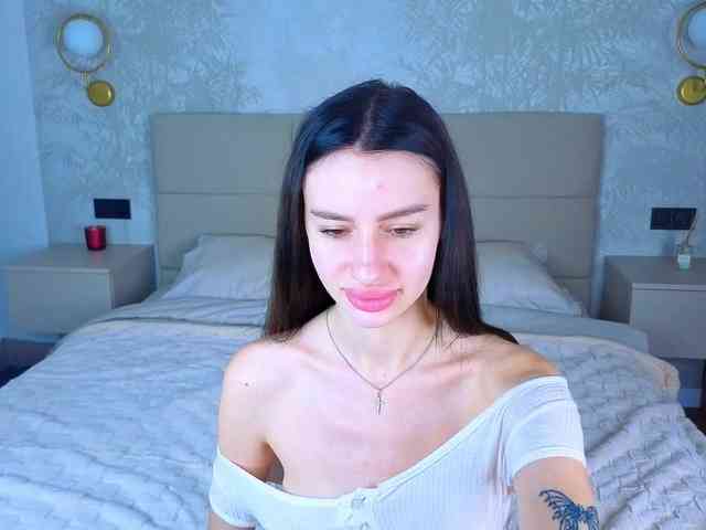 SnowWhiteee webcam