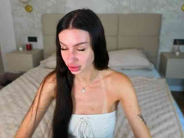 SnowWhiteee webcam