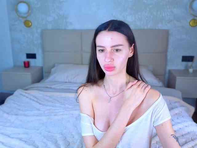 SnowWhiteee webcam