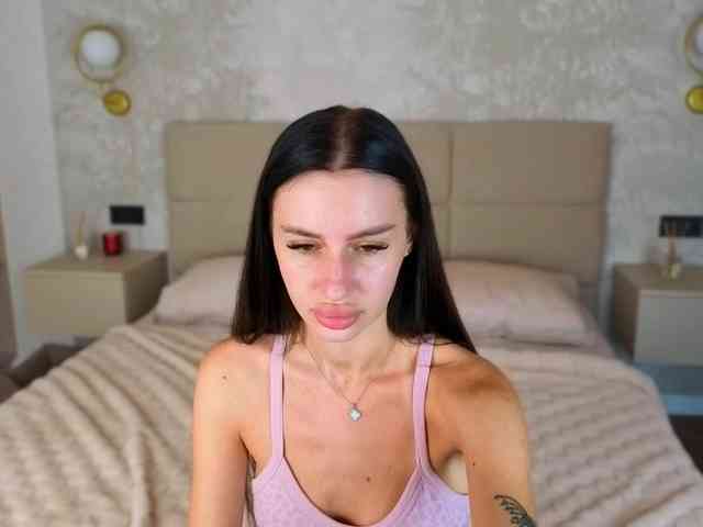 SnowWhiteee webcam