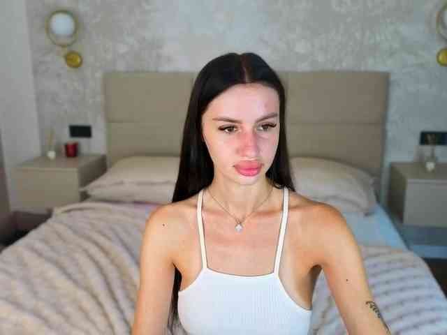 SnowWhiteee webcam