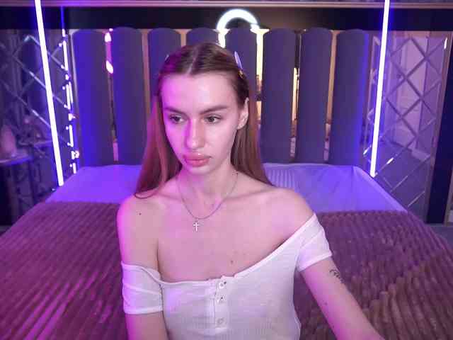SnowWhiteee webcam