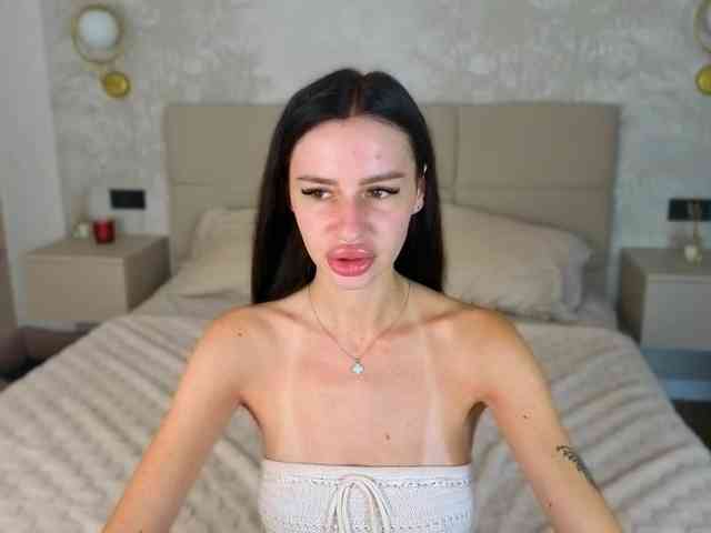 SnowWhiteee webcam