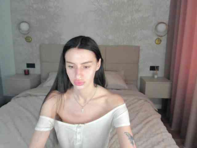 SnowWhiteee webcam
