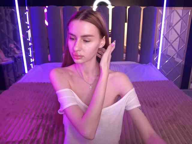 SnowWhiteee webcam