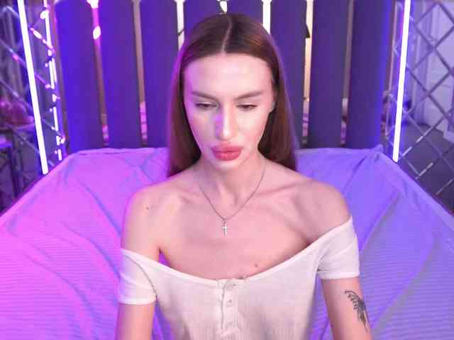 SnowWhiteee webcam