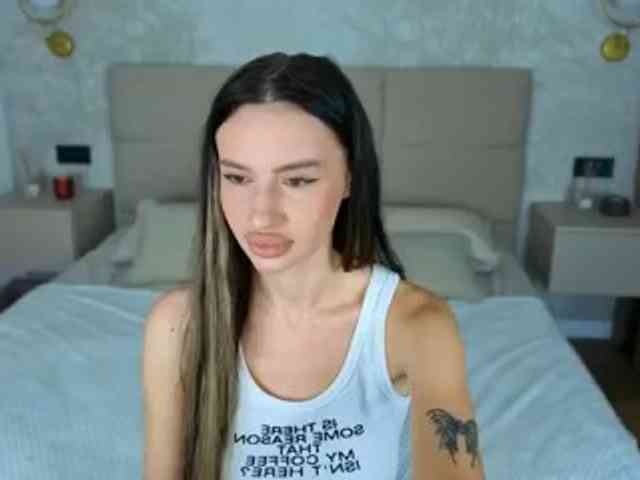 SnowWhiteee webcam