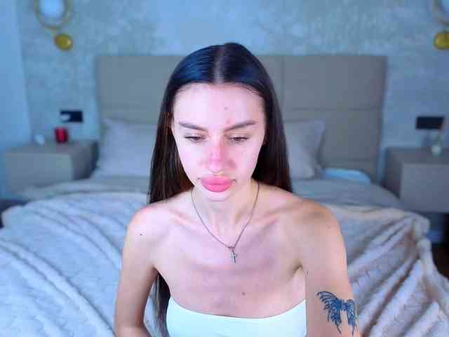 SnowWhiteee webcam