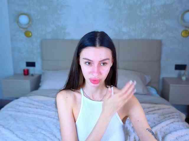 SnowWhiteee webcam