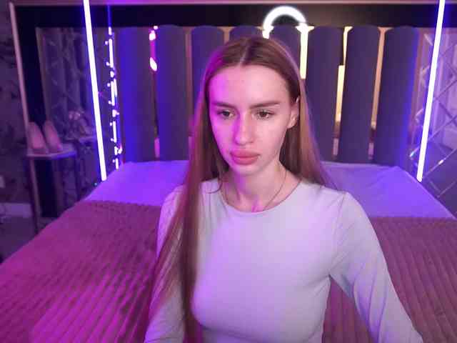 SnowWhiteee webcam