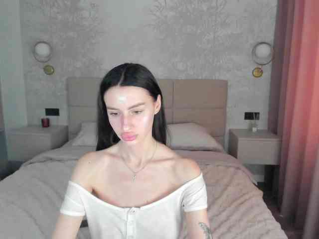 SnowWhiteee webcam