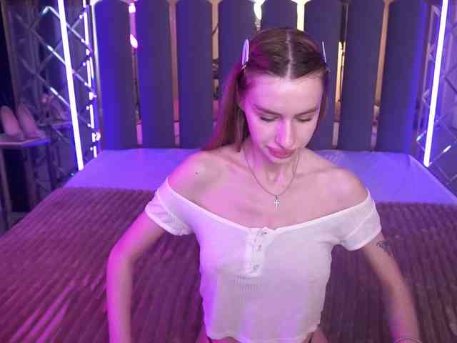 SnowWhiteee webcam