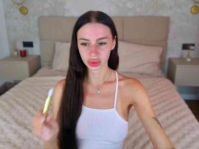 SnowWhiteee webcam