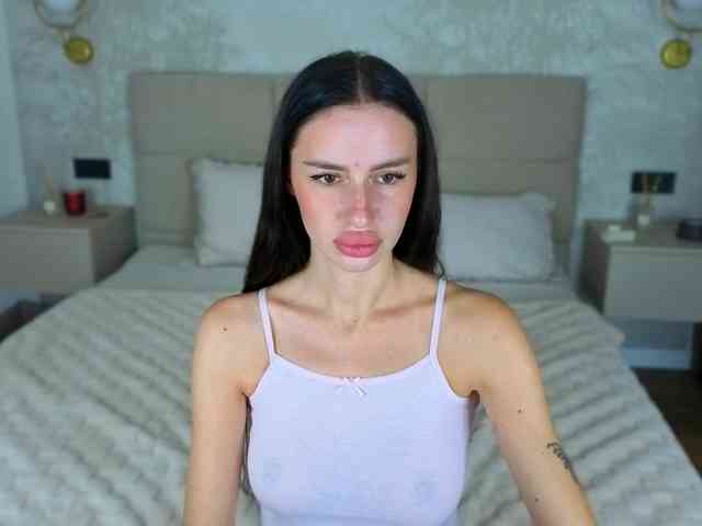 SnowWhiteee webcam