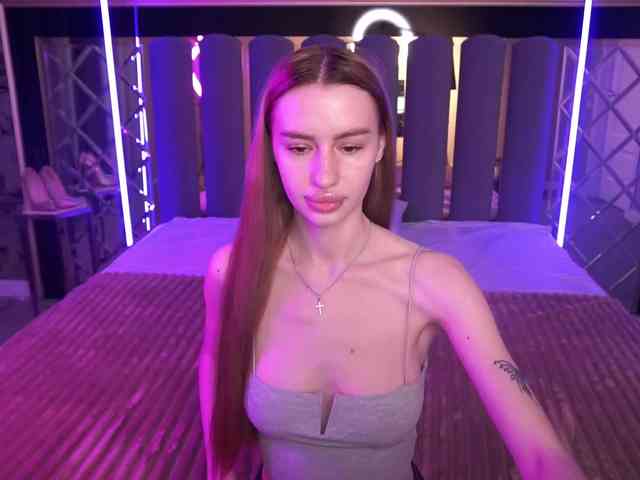 SnowWhiteee webcam