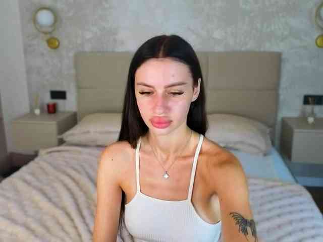 SnowWhiteee webcam