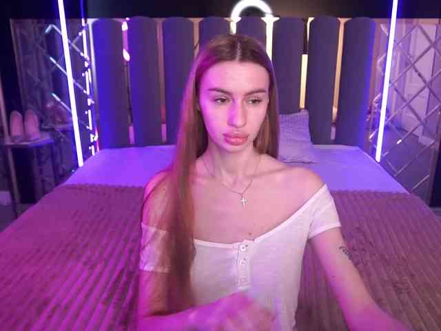 SnowWhiteee webcam