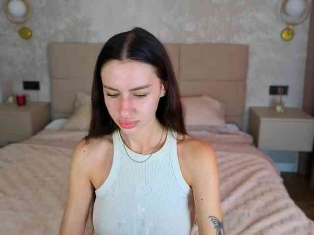 SnowWhiteee webcam